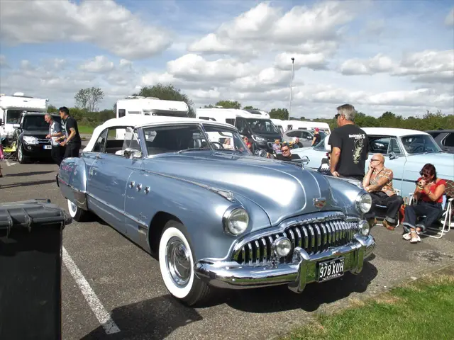 A silver-blue 1940s Buick with whitewall tyres